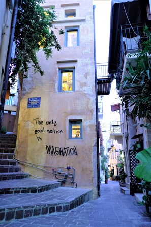 “Journey Design Home” is a luxury holiday home for rent in Chania old town.