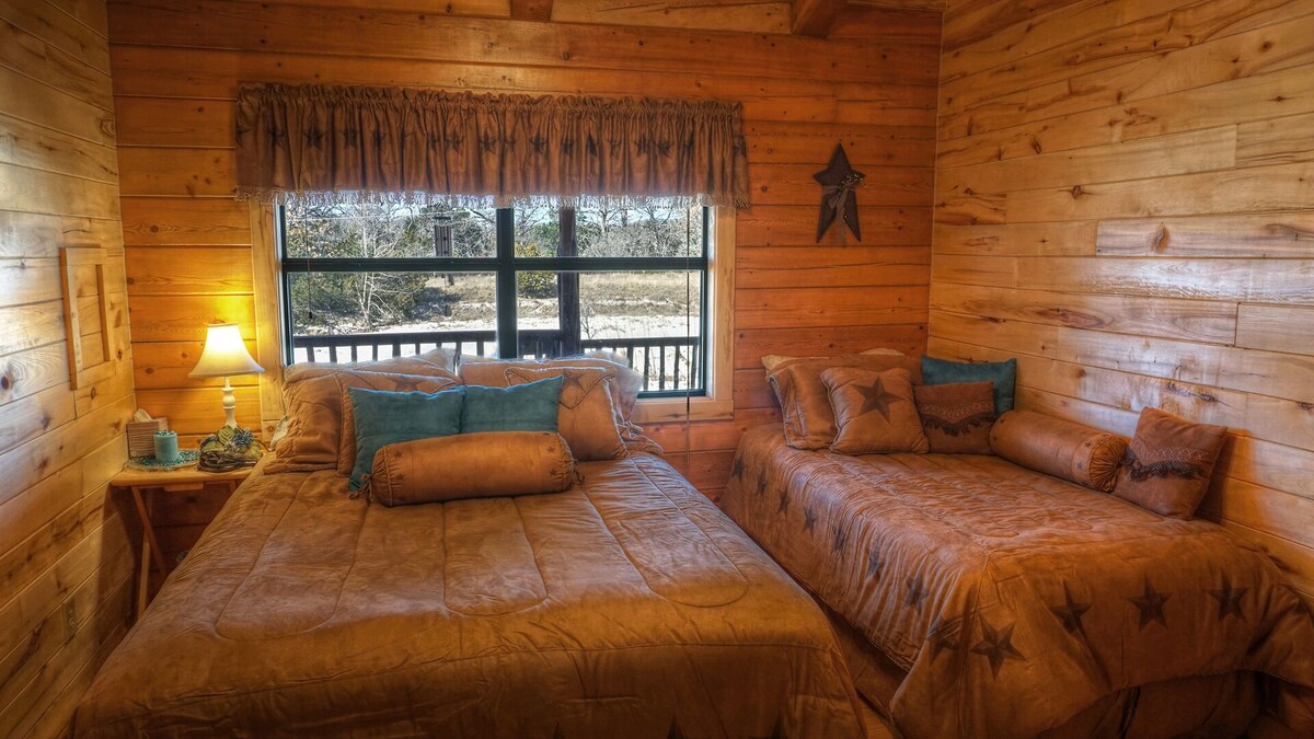 LOG HOME ON THE FRIO RIVER