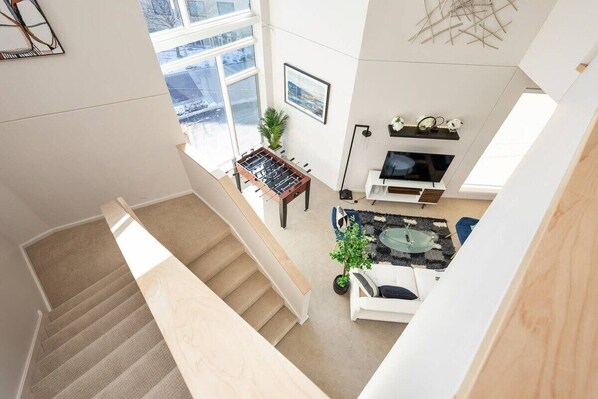 Upscale 3BR/3BA Multi-story Rooftop Penthouse
