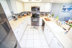 Full Kitchen 