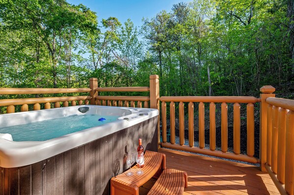 Easy Livin' - Private Hot Tub on Back Deck