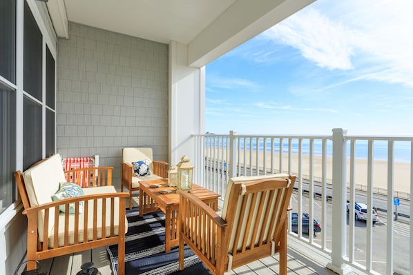 Balcony with ocean views, perfect to enjoy after a day at the beach 