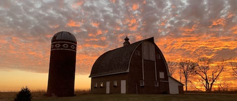 10 acres of sheer beauty. Is this heaven? No, an Iowa farm homestead...all yours