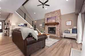 Main Level Living area w/50" Smart TV