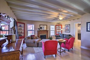 Living Room | Free WiFi