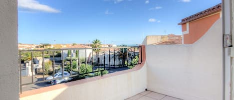 Sky, Cloud, Property, Azure, Shade, Plant, Urban Design, Interior Design, Condominium, Floor