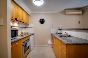 Kitchen - Fridge, oven & microwave