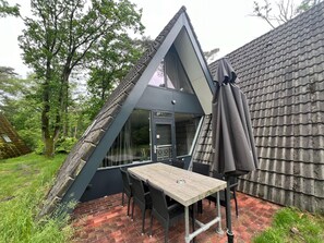 Stugans exteriör [sommar]