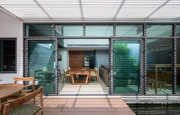 Outdoor dining