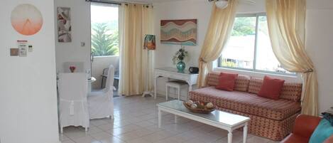 Spacious lounge with dining table for 4 ..sliding door leading to the balcony 