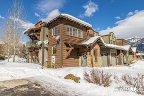 Garage Parking, Driveway Parking, & Spare Parking Spots