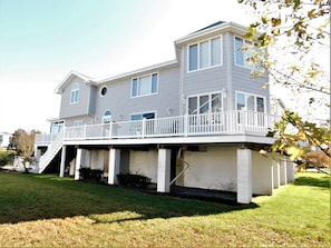 324 Seabreeze Drive (The Canal)