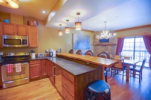 Kitchen / Dining Room 