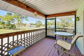Screened-In Porch | Main Floor