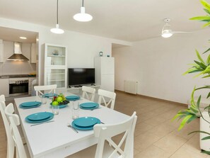Table, Furniture, Property, White, Chair, Plant, Green, Wood, Kitchen & Dining Room Table, Interior Design