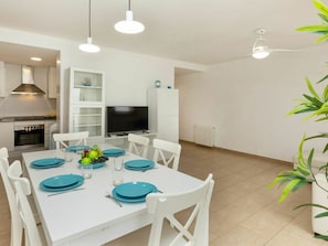 Table, Furniture, Property, White, Chair, Plant, Green, Wood, Kitchen & Dining Room Table, Interior Design
