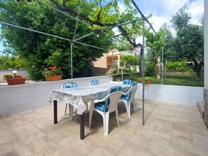 Schatten, Gartenmöbel, Flagstone, Garten, Stuhl, Blumentopf, Outdoor Struktur, Fliese, Zimmerpflanze, Hinterhof