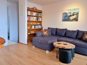 Brown, Furniture, Wood, Couch, Bookcase, Living Room, Interior Design, Floor, Flooring, Comfort