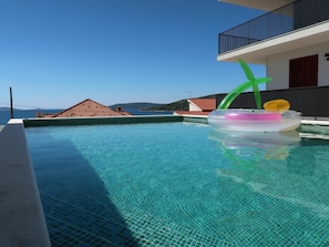 Water, Sky, Building, Azure, Swimming Pool, Body Of Water, House, Leisure, Aqua, Resort Town
