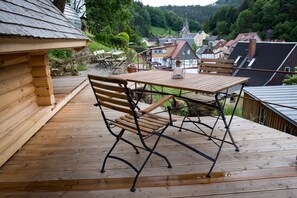 Steinbrecher Stube, 45qm, 1 Schlafzimmer, Terrasse, max. 2 + 1 Personen-Sitzbereich mit Talblick