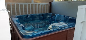 High end hot tub with 84 jets and 4 pumps!