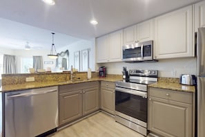 Fully Equipped Kitchen With Granite Countertops, Full & Small Appliances
