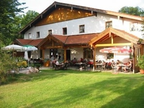 Gasthof zum Ott (DE Staudach-Egerndach) - Osenstetter Herta - 102-Biergarten
