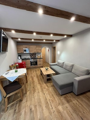 Ferienwohnung mit Biergartenblick, Dusche, WC und Balkon-Ferienwohnung Biergarten