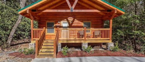 Gorgeous And Brand New Cabin In Gatlinburg, TN!