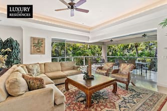 Tropical Luxury Villa: Indoor-Outdoor Living, Gourmet Kitchen & Spa Bathrooms!