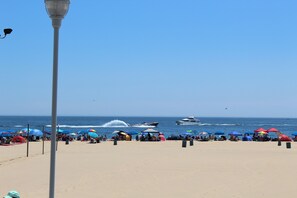 Just a 5 minute walk to Ocean City Beach & Boardwalk!