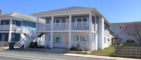 9th Street - Downtown - Short Walk to the beach & boardwalk - Sleeps 25