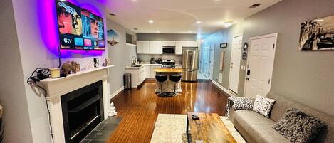 Living room & kitchen 