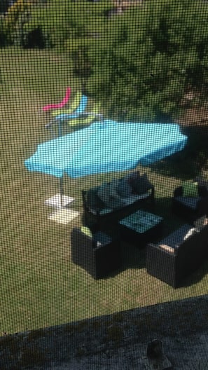 Relax with drinks abd Barbecue
