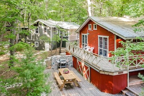 Aerial view of Big Red & The Lookout cottages