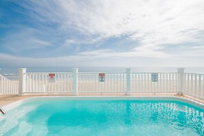 Pool / View - 1st Level