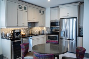 Enjoy a snack at the dining table.