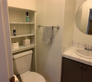 Main entrance half bathroom.