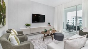 Living Room (Angle)
55" TV