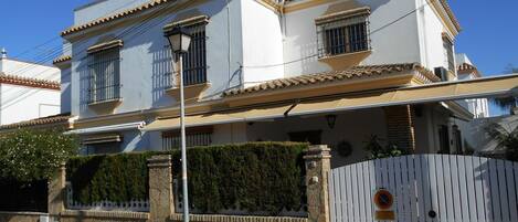 Cielo, Propiedad, Ventana, Edificio, Casa, Barrio Residencial, Barrio, Bienes Raíces, Fachada