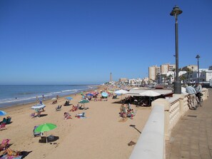 Wasser, Himmel, Strand, Strassenlicht, Fahrrad, Schatten, Sand, Horizont