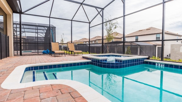Beautiful 8 bed 5 bath villa located in Champions Gate Resort