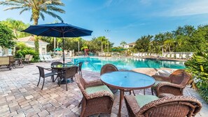 Beautiful 3 bed 3 bath townhome located in Windsor Palms Resort