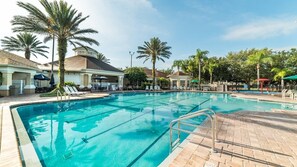 Beautiful 3 bed 3 bath townhome located in Windsor Palms Resort