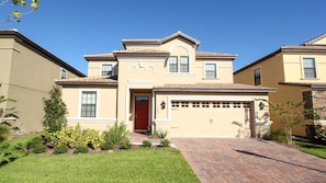 Beautiful 7 bed 5 bath villa located in Champions Gate Resort