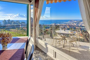 Balcony / Terrace / Patio, Living Room, Scenic View