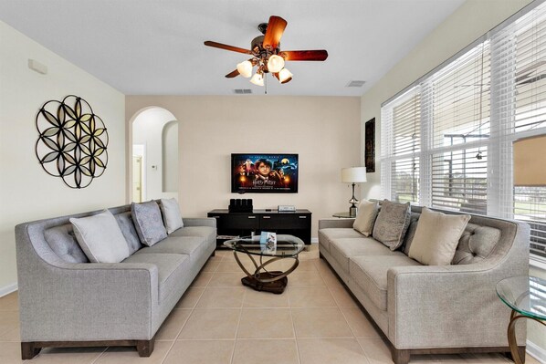 This villa has a total of 6 bedrooms.
