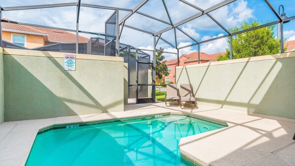 Beautiful 5 bed 4 bath townhome located in Paradise Palms Resort