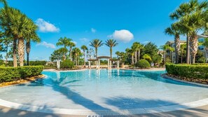 Beautiful 6 bed 4 bath villa located in Windsor Hills Resort