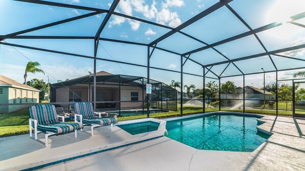 Beautiful 4 bed 3 bath villa located in Windsor Palms Resort